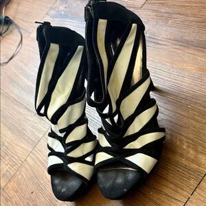 Source Unknown Black and White Strappy Heels